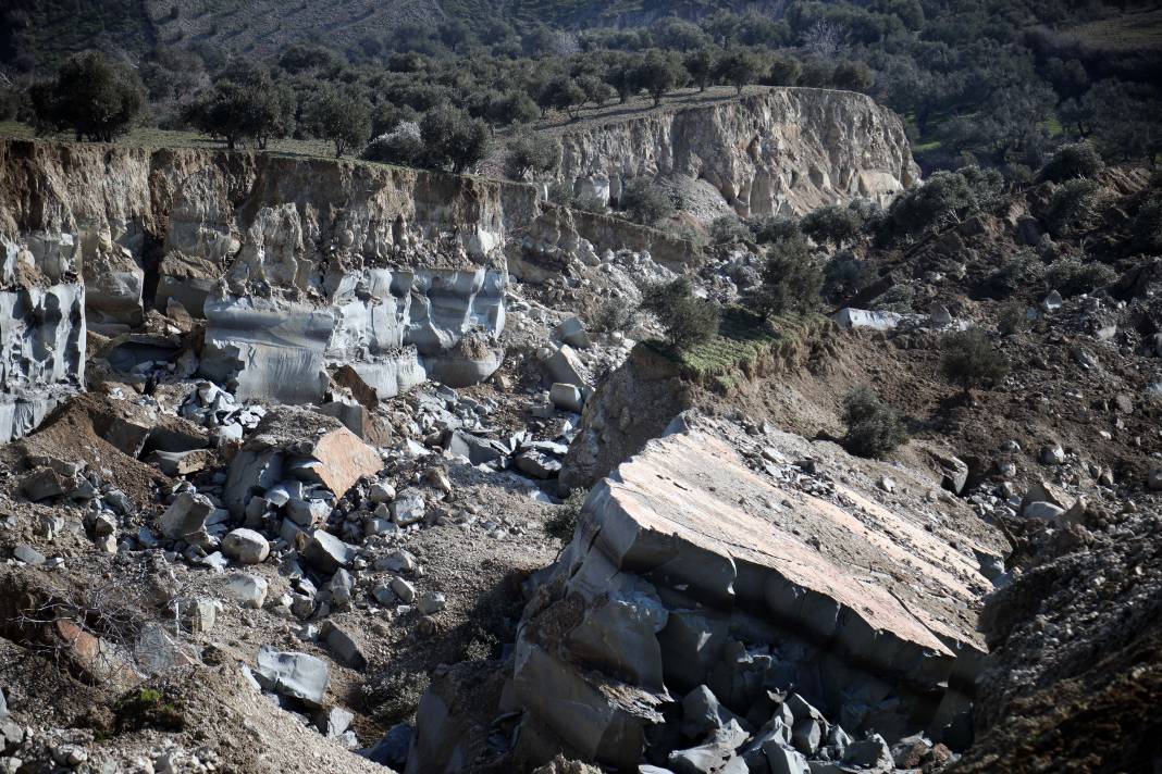 Deprem Zeytinli I Ikiye B Ld Metre Geni Li Inde Vadi Olu Tu