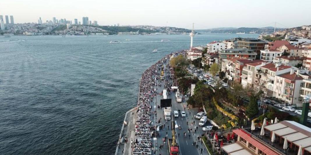 Üsküdar'da 2 kilometrelik iftar sofrası 1