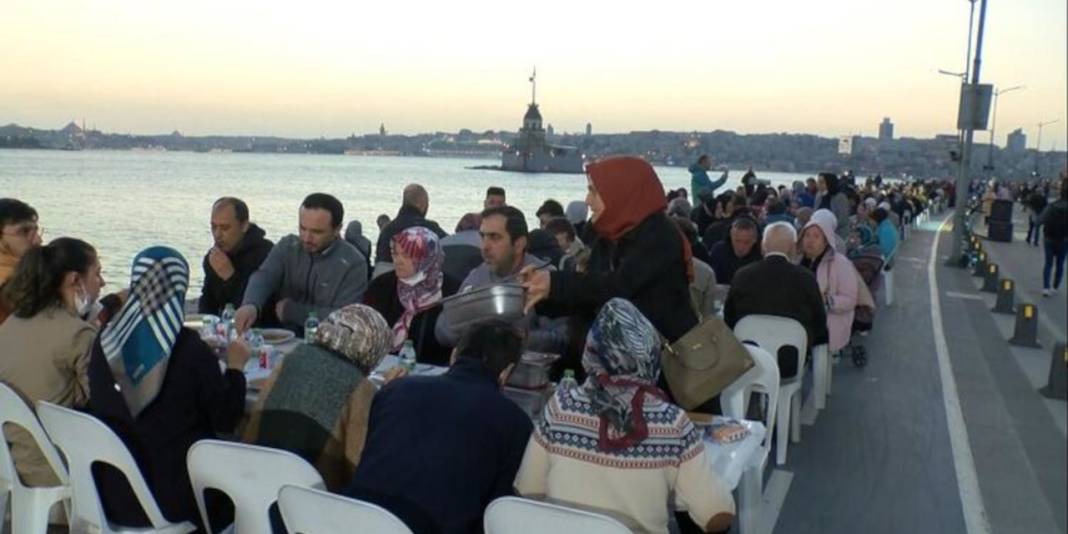 Üsküdar'da 2 kilometrelik iftar sofrası 3