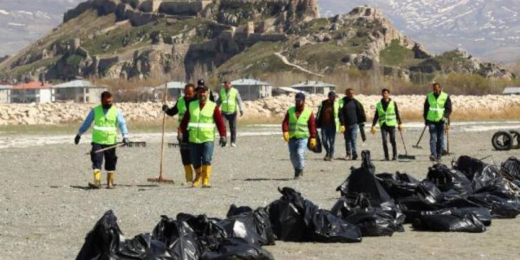 Van Gölü sahilinden 45 ton çöp toplandı 1