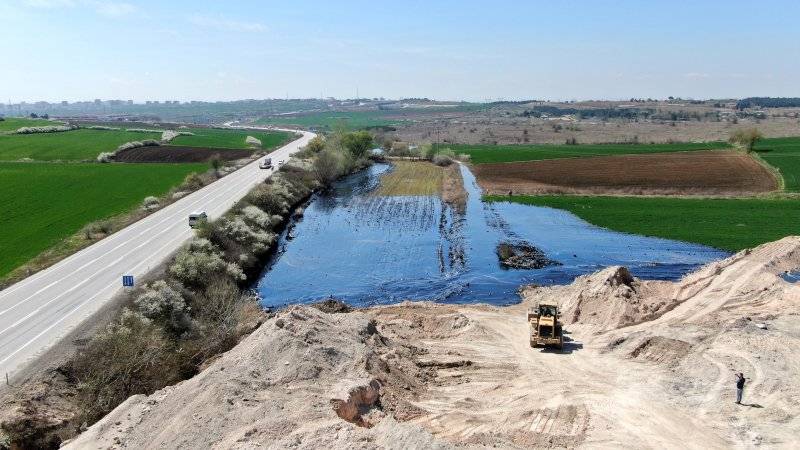Edirne'de tarlalara 'sıcak asfalt' aktı 4