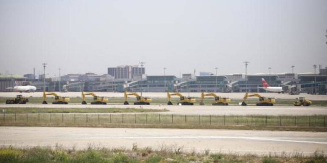 Bakan Kurum duyurdu: Millet bahçesi için iş makineleri Atatürk Havalimanı'nda 3