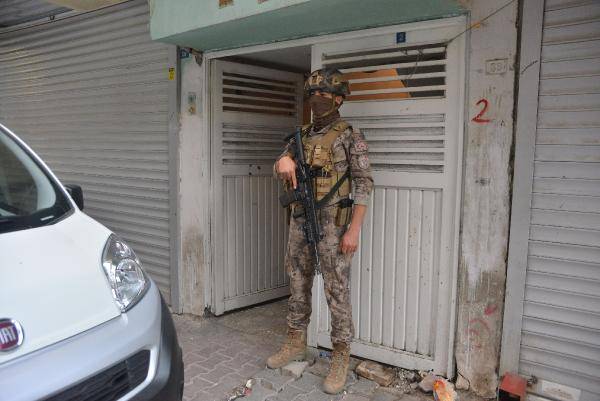 Adana'da şafak baskını: 35 gözaltı 5