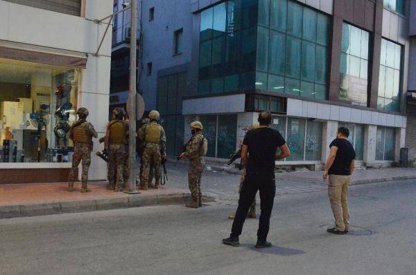 Adana'da şafak baskını: 35 gözaltı 3