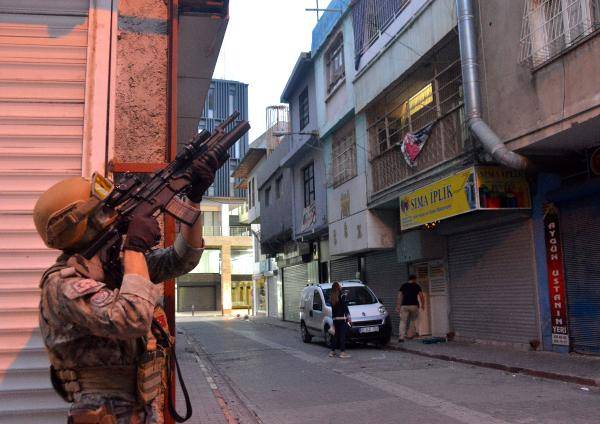 Adana'da şafak baskını: 35 gözaltı 1