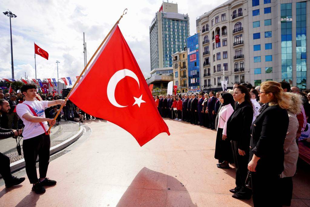 İmamoğlu Taksim'de: Gençlerin hayallerini burada kurabildiği bir ülke diliyorum 7
