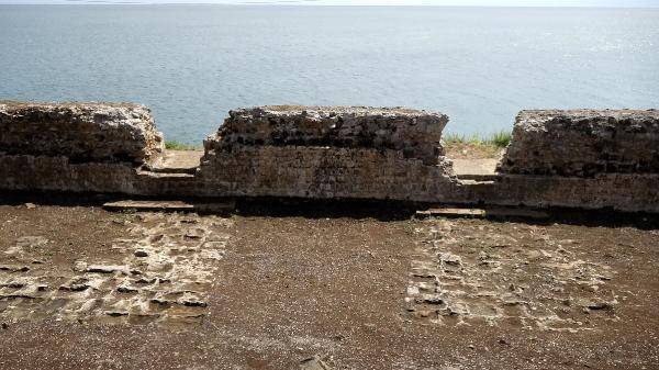 900 yıllık kale karada, kalıntıları denizde 10