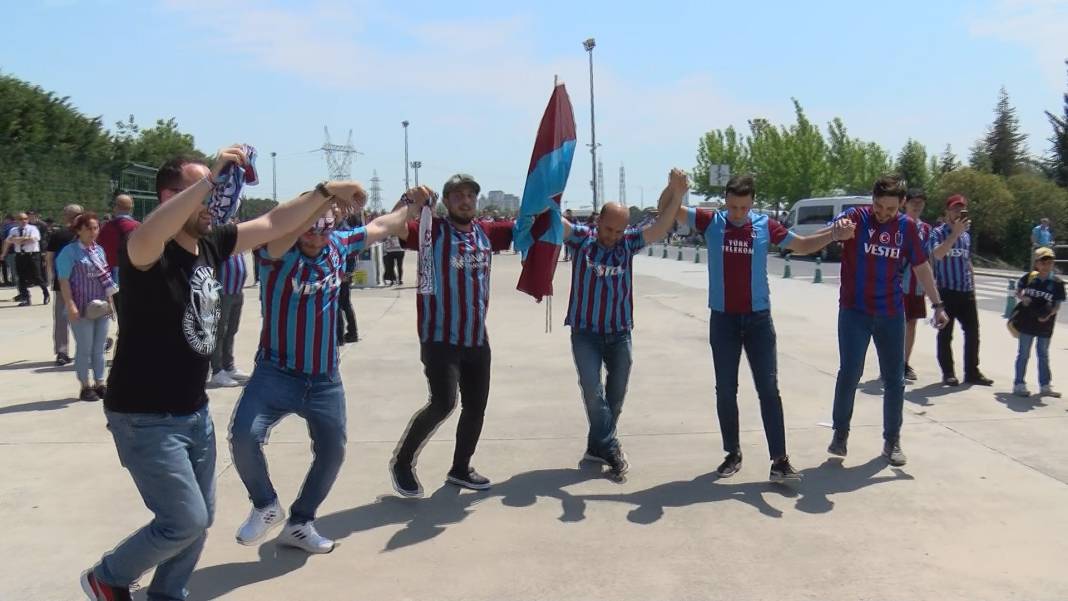 Trabzonspor oyuncuları kupayla yatağa girdi 1