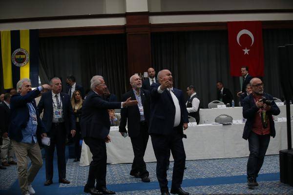 Fenerbahçe'de gergin oturum: Uğur Dündar mikrofonu kapattı 3