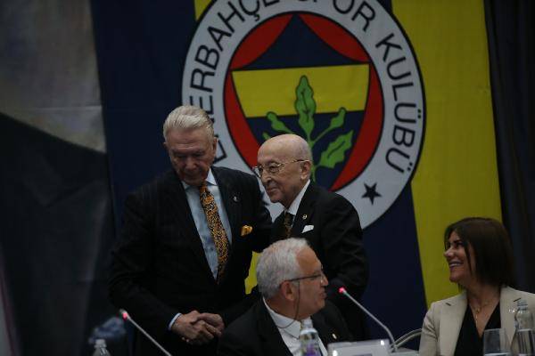 Fenerbahçe'de gergin oturum: Uğur Dündar mikrofonu kapattı 1