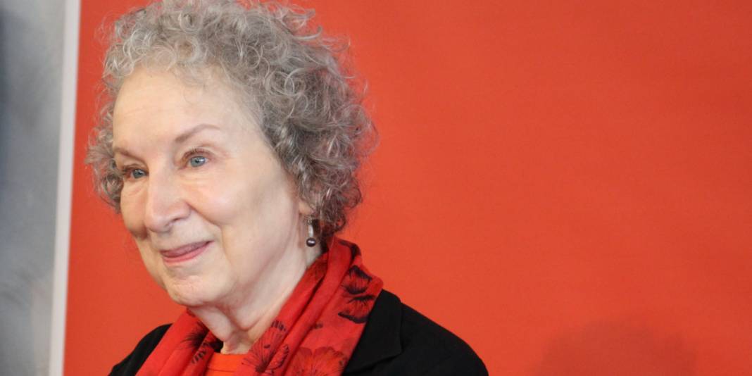 Margaret Atwood'tan kitap yakmalara karşı, yanmayan kitap 1