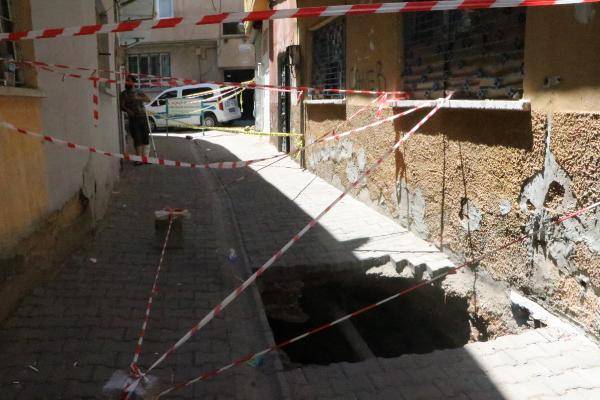Mahallenin yolu çöktü, altından Roma tüneli çıktı 8