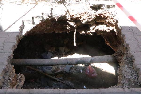 Mahallenin yolu çöktü, altından Roma tüneli çıktı 2