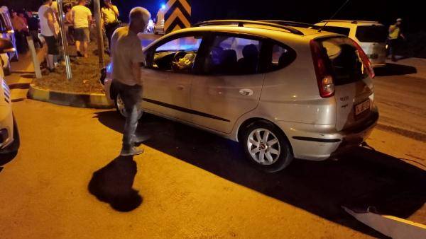 Alkollü sürücü polis aracına çarptı 5
