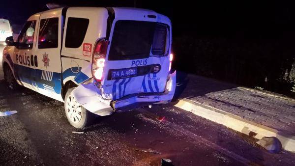 Alkollü sürücü polis aracına çarptı 4