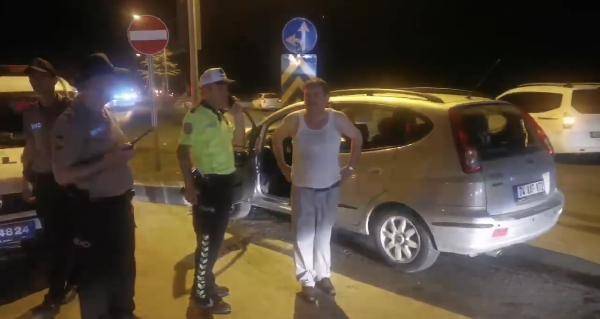 Alkollü sürücü polis aracına çarptı 2