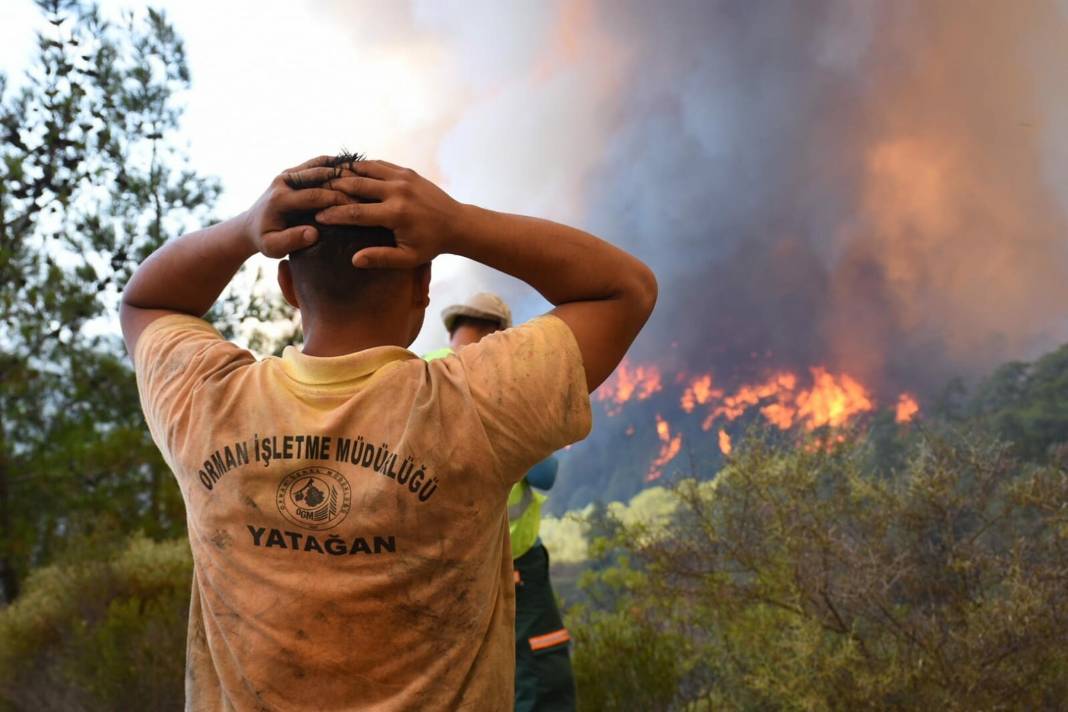Marmaris'te yaklaşık 400 hektarlık orman kül oldu: Alevler Okluk Koyu'na ilerliyor 9