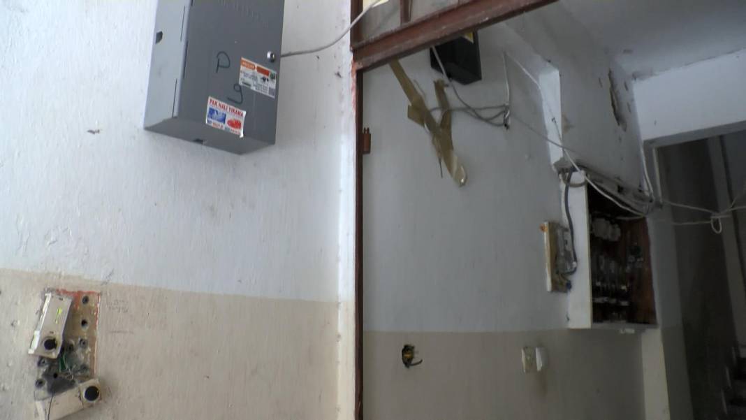 Apartman kapısını sırtlayarak çaldı: 'Hırsız gelip bizi yataktan alabilir, korkuyoruz' 4