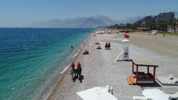 Yılkı atları kafa dinledi, polis atları gürültü eğitiminden geçti 11