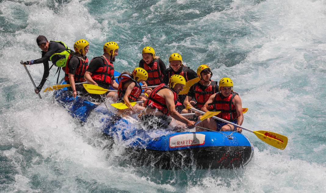 Köprülü Kanyon'da günde 3 bin botla rafting yapılıyor 5