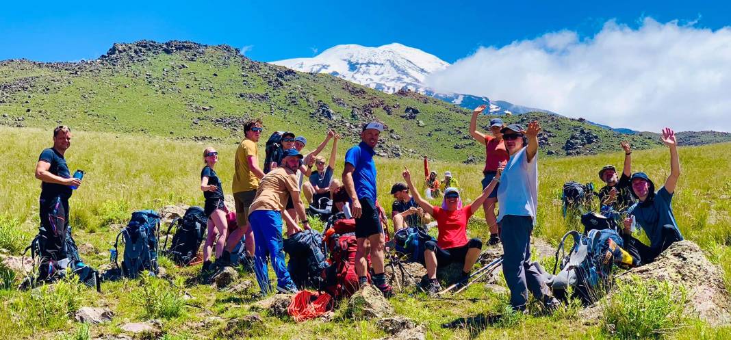 Zirveye yeni rota: Yaşar Kemal'in Ağrı Dağı Efsanesi'ndeki Küp Gölü'nü kuş bakışı görüyor 2