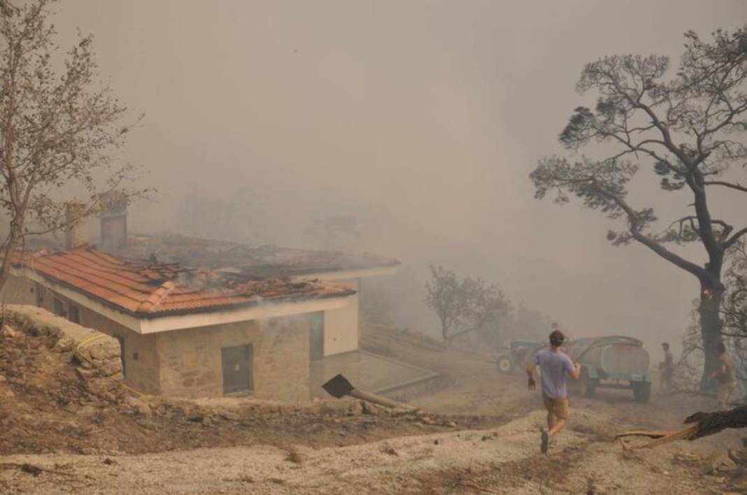 Datça'da orman yangını: Alevler Hayıtbükü sahil yoluna ulaştı 10