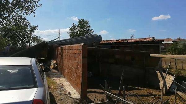 Uçan çatı yangın çıkardı 8