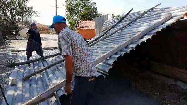 Uçan çatı yangın çıkardı 7