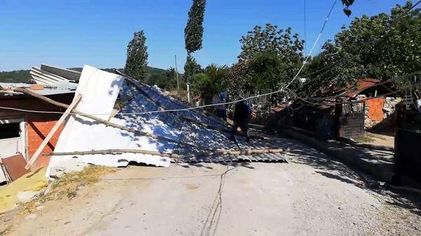 Uçan çatı yangın çıkardı 5