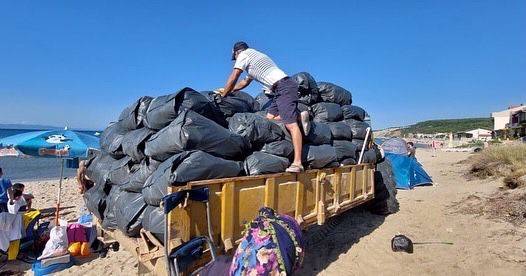 Saros sahillerinde üç günde 150 kamyon çöp toplandı 1