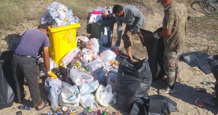 Saros sahillerinde üç günde 150 kamyon çöp toplandı 3