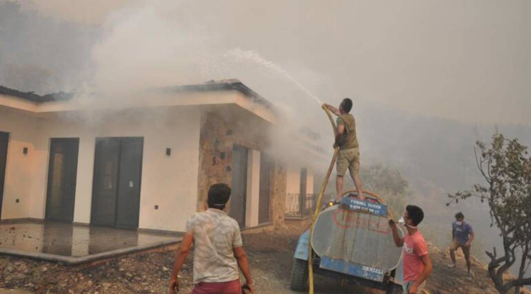 Datça'da orman yangını: Alevler Hayıtbükü sahil yoluna ulaştı 9