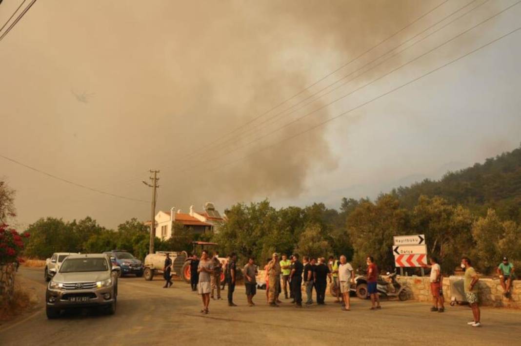Datça'da orman yangını: Alevler Hayıtbükü sahil yoluna ulaştı 6