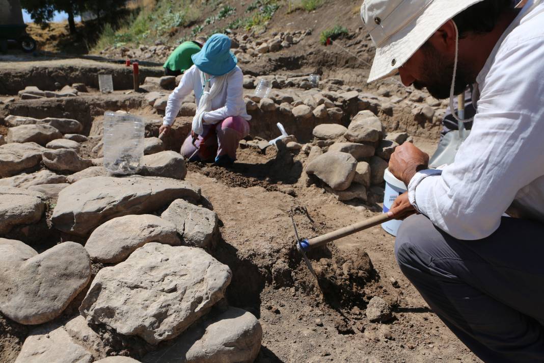 Dersim'de 5 bin 500 yıllık anıtsal yapı gün yüzüne çıktı 6