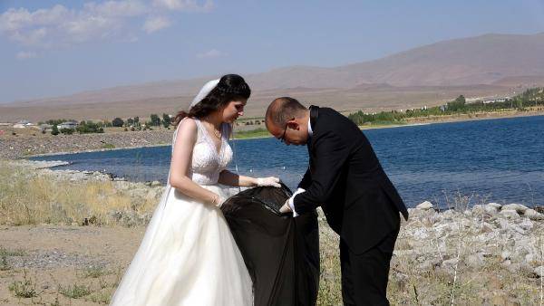 Yılın çifti: Önce Van Gölü'nde çöp topladılar, ardından nikah defterini imzaladılar 12
