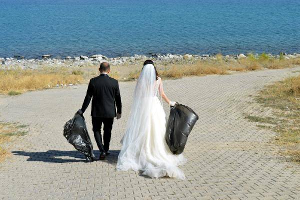 Yılın çifti: Önce Van Gölü'nde çöp topladılar, ardından nikah defterini imzaladılar 10