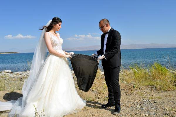 Yılın çifti: Önce Van Gölü'nde çöp topladılar, ardından nikah defterini imzaladılar 7