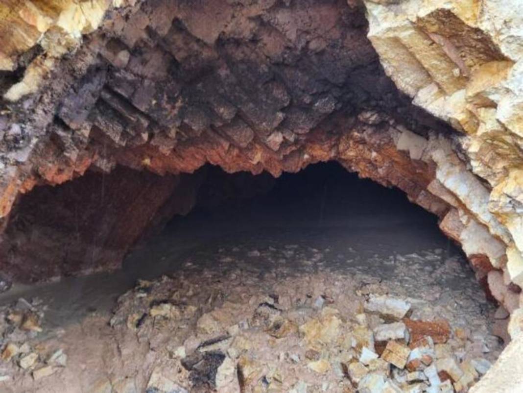 Yol çalışmasında yer altı mağarası bulundu 5