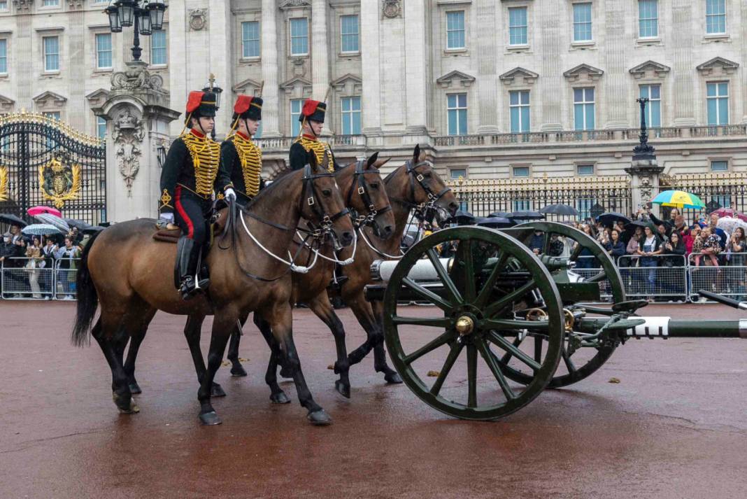 Kraliçe 2. Elizabeth'in cenaze töreni öncesi İngiltere'de yas 6