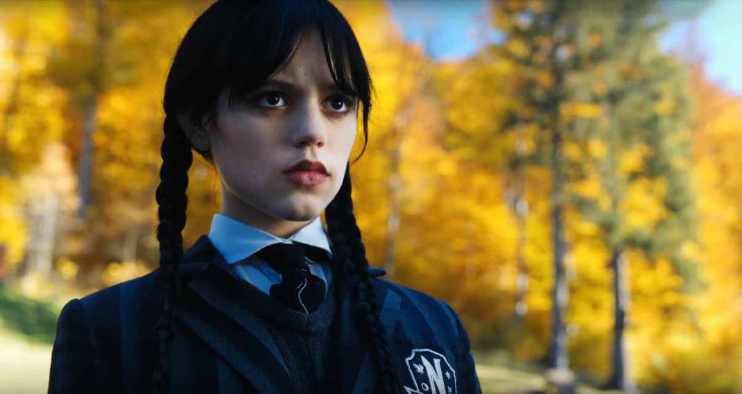 Netflix yeni dizi ve filmleri açıkladı: The Crown, Emily in Paris, The Witcher... 9