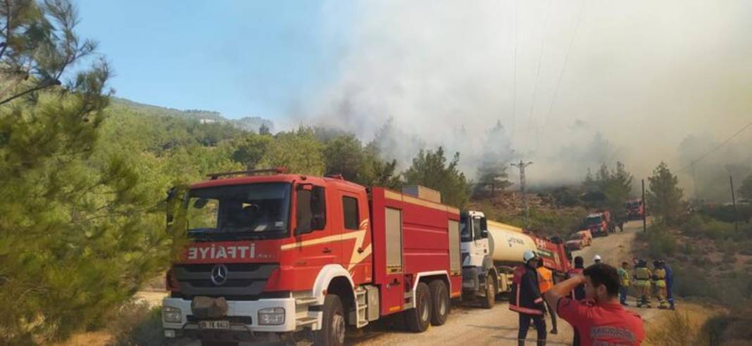 Mersin'de orman yangını: 110 ev tahliye edildi, yol ve tüneller trafiğe kapatıldı 4