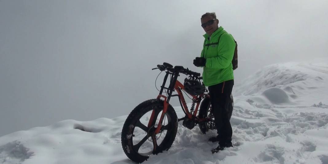 Rize'nin karlı yaylasında 17 kilometrelik bisiklet turu 3
