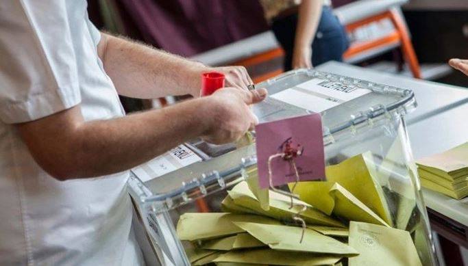 AKP'nin oyları ilk kez yüzde 30'un altına düştü 11