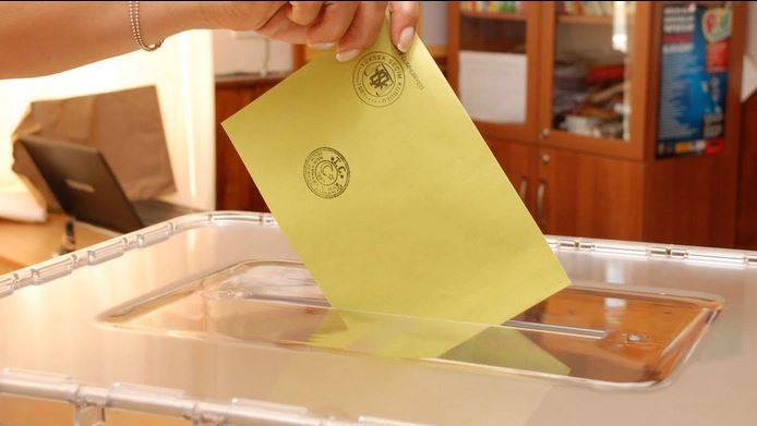 AKP'nin oyları ilk kez yüzde 30'un altına düştü 13