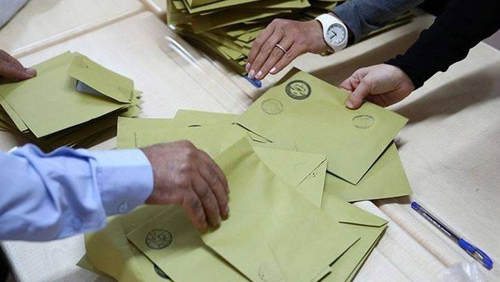 AKP'nin oyları ilk kez yüzde 30'un altına düştü 18