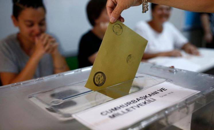 AKP'nin oyları ilk kez yüzde 30'un altına düştü 2