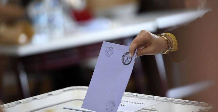 AKP'nin oyları ilk kez yüzde 30'un altına düştü 6