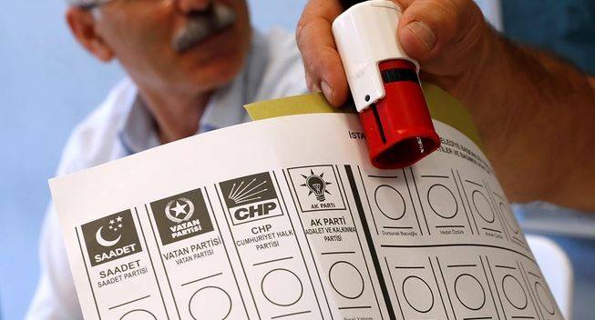 AKP'nin oyları ilk kez yüzde 30'un altına düştü 7