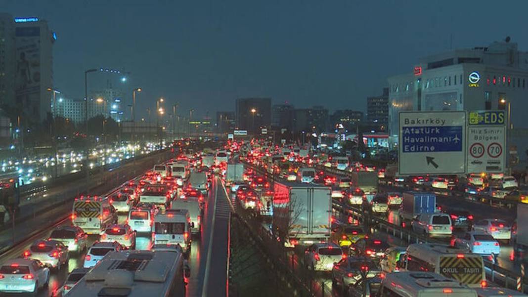 İstanbul'da trafik yoğunluğu yüzde 90'a ulaştı 1