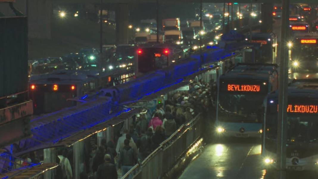 İstanbul'da trafik yoğunluğu yüzde 90'a ulaştı 4
